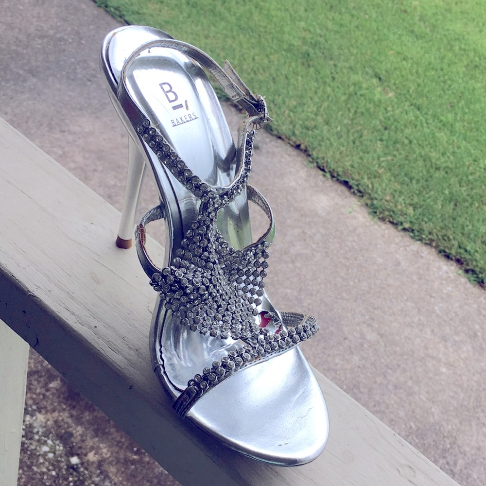 Silver, 6 1/2. Brand is Bakers Shoes.